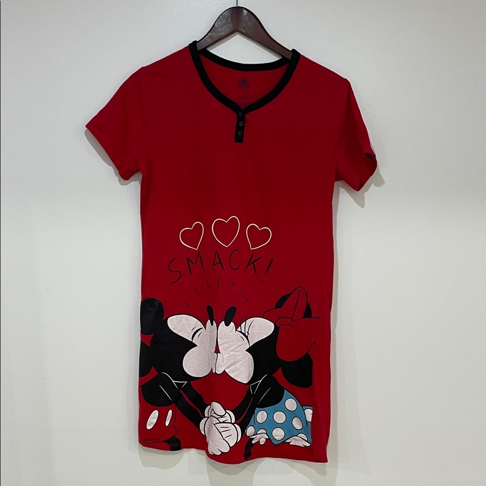 Women’s Disney Mickey and Minnie Mouse kissing tshirt nightgown xs/s